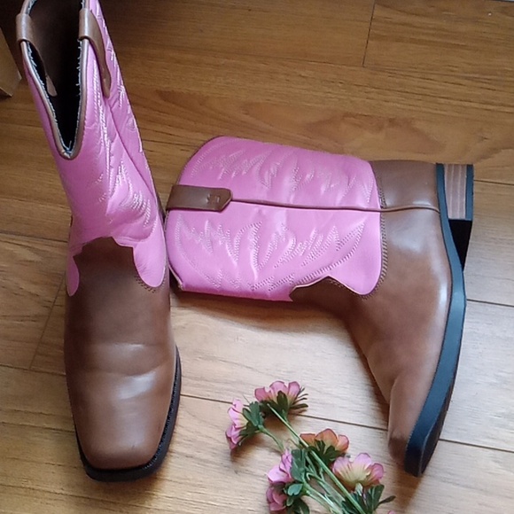 ⭐️Host Pick ⭐️SmartFit | Pink / Brown Faux Leather Cowboy Boots - Picture 2 of 10